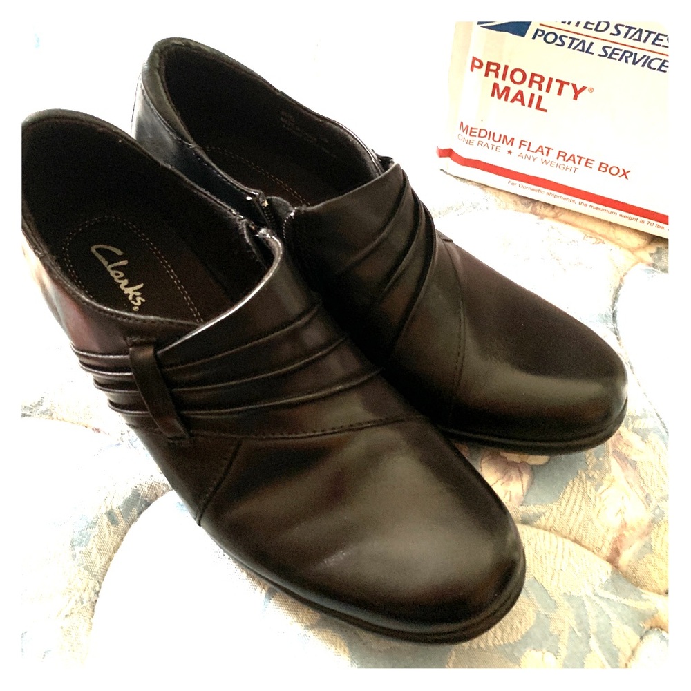 Clarks 7.5M block heel black leather shoes